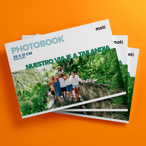 Álbum photobook de 28x21 cm con portada dura e impresión a color en papel couché de 36 páginas